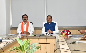 मुख्यमंत्री साय ने आत्मसमर्पित नक्सलियों और नक्सल हिंसा से पीड़ितों को जारी की प्रधानमंत्री आवास योजना की पहली किस्त