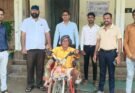 उप मुख्यमंत्री विजय शर्मा की पहल से दिव्यांग समझराम साहू को मिली बैटरी चलित मोटराइज्ड ट्रायसायकल