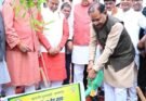 मुख्यमंत्री साय और विधानसभा अध्यक्ष डॉ. रमन सिंह ने लगाया रुद्राक्ष का पौधा