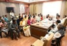 उप मुख्यमंत्री विजय शर्मा ने नक्सल प्रकरणों की वापसी को लेकर बस्तर के युवाओं से की मुलाकात