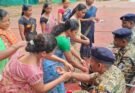 जहां कभी बंदूक थी, वहां बंधा रिश्तों का धागा…