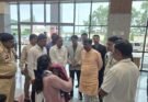 घायल जवानों से मिले वन मंत्री केदार कश्यप, बेहतर उपचार के दिए निर्देश