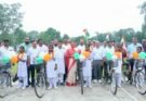 मंत्री लक्ष्मी राजवाड़े ने सरस्वती साइकिल योजना के तहत छात्राओं को बांटी साइकिलें