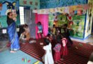 स्वागत से शुरू होती शिक्षा, खेल-गीतों से संवर रहा नौनिहालों का भविष्य