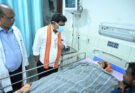 उप मुख्यमंत्री विजय शर्मा ने एम्स रायपुर में महाराष्ट्र सड़क हादसे के घायलों से की मुलाकात