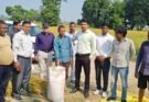 शाहजहांपुर में  एडीएम ने खेत में धान की उपज का किया आकलन