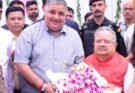 विधानसभा अध्यक्ष डॉ. रमन सिंह को जन्मदिन की बधाई देने पहुंचे पर्यटन मंत्री राजेश अग्रवाल