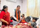 निजी कार्यक्रम छोड़ केल्हारी बस दुर्घटना के घायलों से मिलने पहुंचे स्वास्थ्य मंत्री श्याम बिहारी जायसवाल